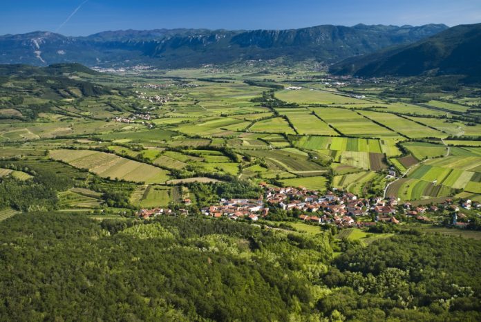 vipavska-dolina-panorama-valley-slovenia-greenery-drone-photo-marijan-mocivnik